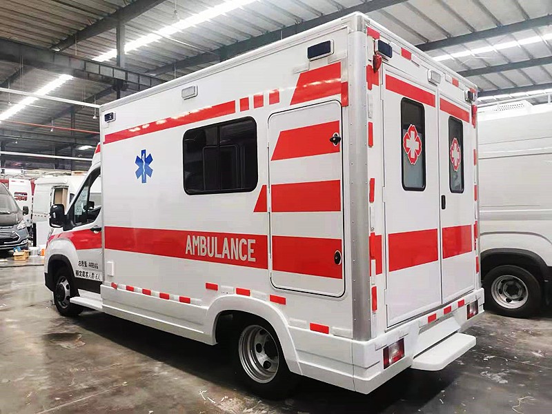 上汽大通长轴方舱救护车