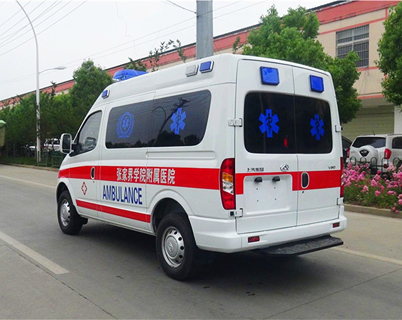 上汽大通V80短轴中顶救护车