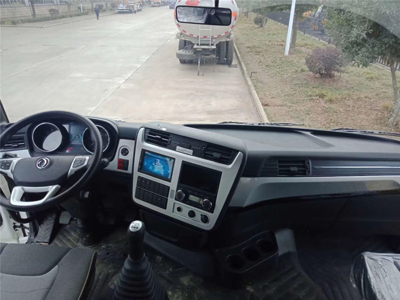 国六东风天龙前四后八29.7方350马力铝合金运油车20吨不超载