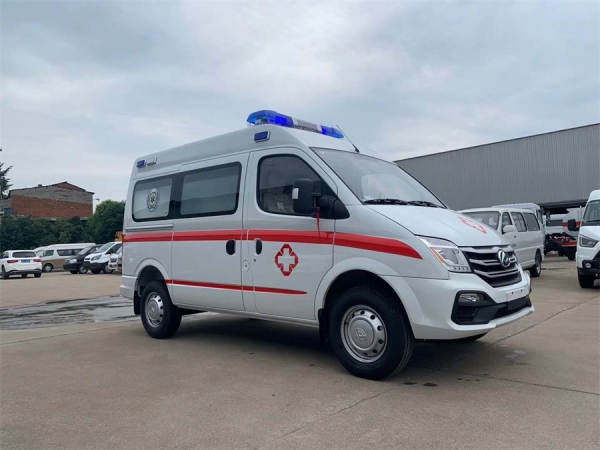 上汽大通短轴中顶救护车