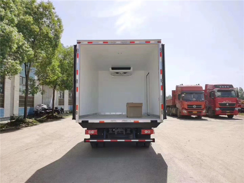 国六 福田欧马可156马力蓝牌冷藏车