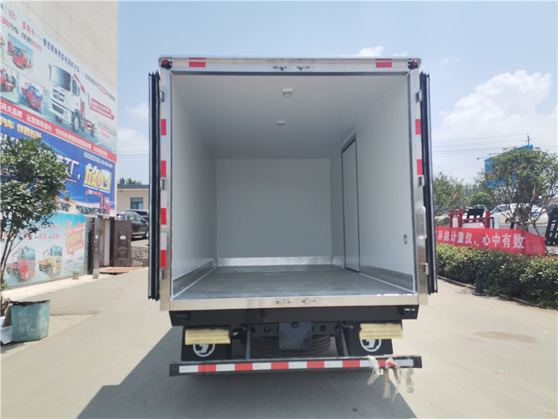 国六 陕汽德龙4.2米蓝牌冷藏车