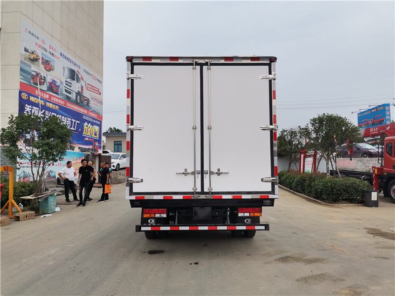 国六 陕汽德龙K3000蓝牌冷藏车