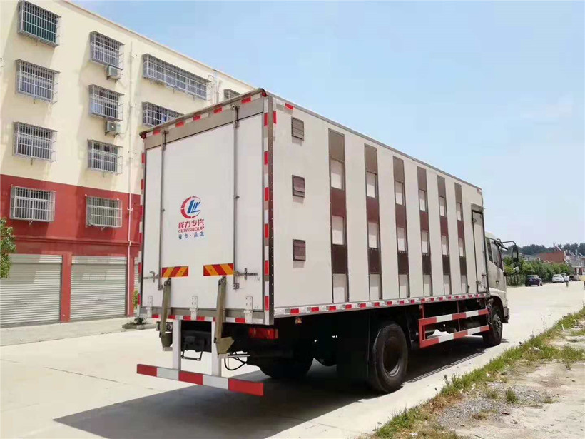 东风天锦7.4米畜禽运输车