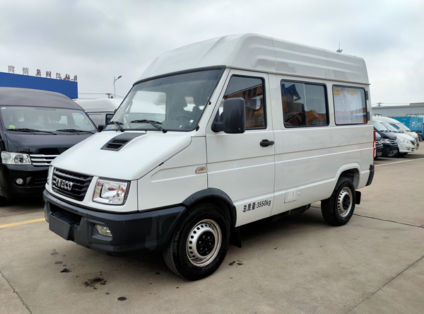 依维柯得意殡仪车