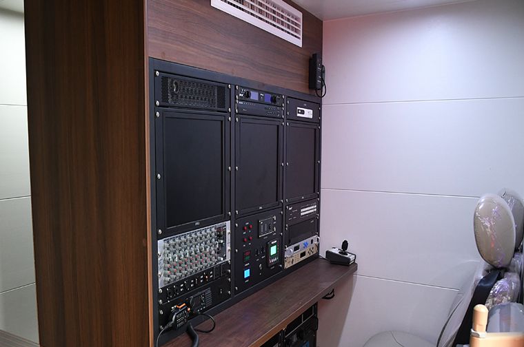 扩展方舱动中通通信指挥车