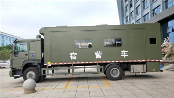 重汽豪沃24人宿营车