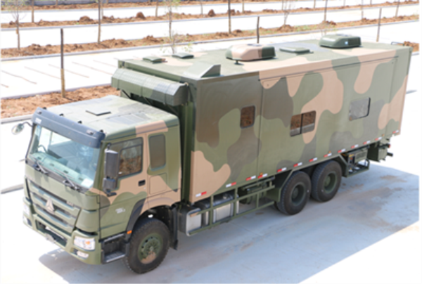 重汽后八轮28人宿营车