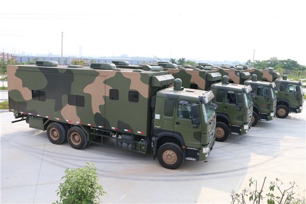 重汽后八轮28人宿营车