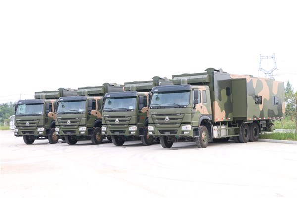 重汽后八轮28人宿营车