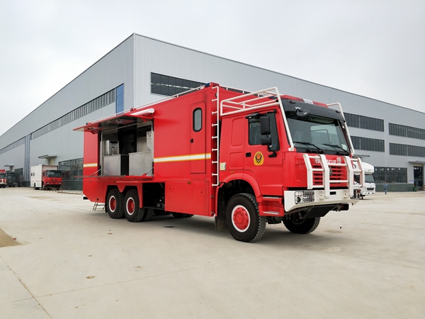 重汽豪沃炊事车