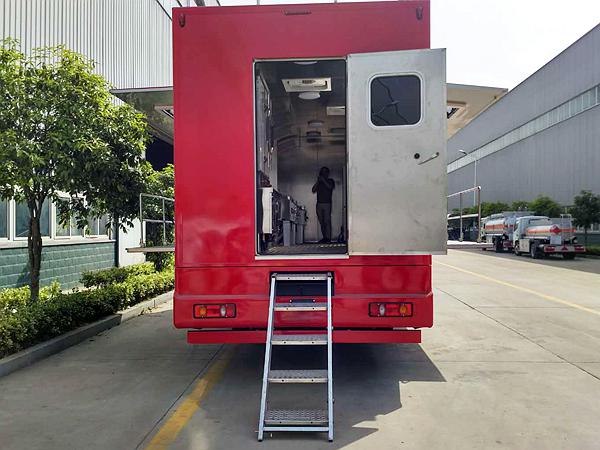 东风天锦炊事车