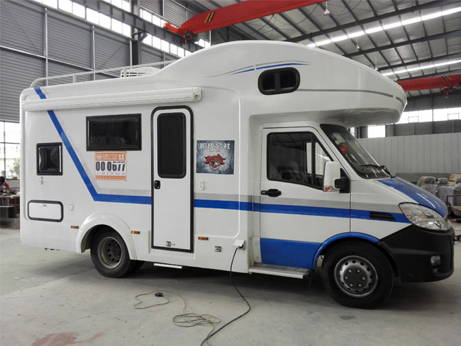 依维柯新宝迪C型房车时尚版